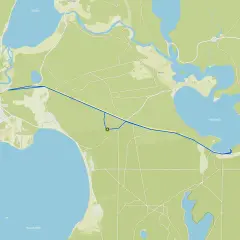 Mapa z zaznaczonymi trasami rowerowymi w Borach Tucholskich, prowadzącymi przez malownicze jeziora i lasy.