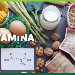 Glutamina co to? Obraz pokazuje produkty bogate w glutaminę: jajka, szparagi, mleko, orzechy, migdały, kukurydzę, soczewicę i ryż.