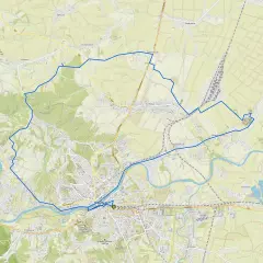 Mapa z zaznaczonymi roztocze trasy rowerowe, prowadzące przez tereny zielone i w pobliżu rzeki.