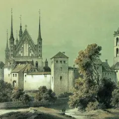 Majestatyczny Frombork zamek z wieżami i katedrą, otoczony zielenią.