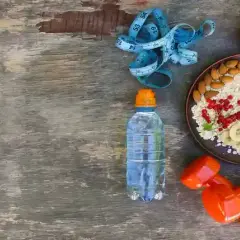 Co jeść po treningu? Ekspert radzi, jak maksymalizować efekty.