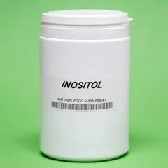 Biały pojemnik z etykietą "INOSITOL NATURAL FOOD SUPPLEMENT". Inozytol a odchudzanie - wsparcie dla Twojej sylwetki.