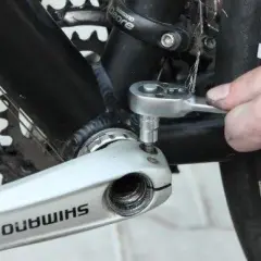 Jak dokręcić korbę w rowerze? Poradnik dla każdego typu!