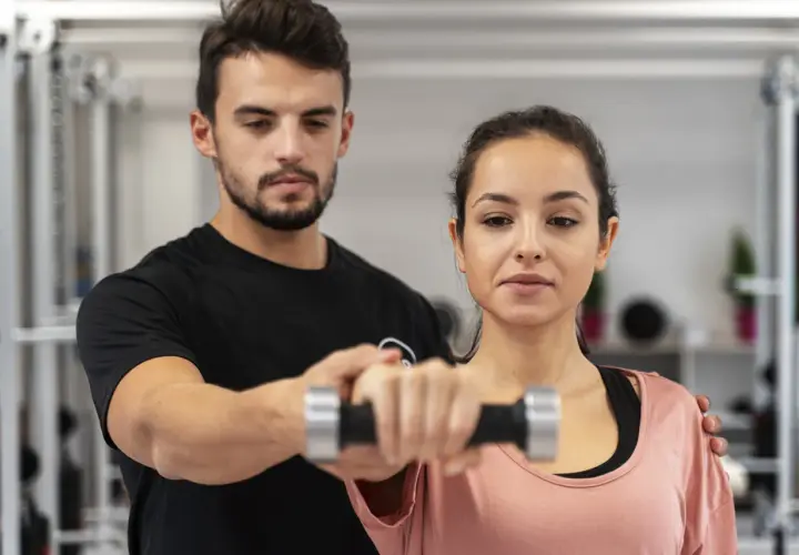CrossFit: Co to jest? Przewodnik dla początkujących i obalamy mity