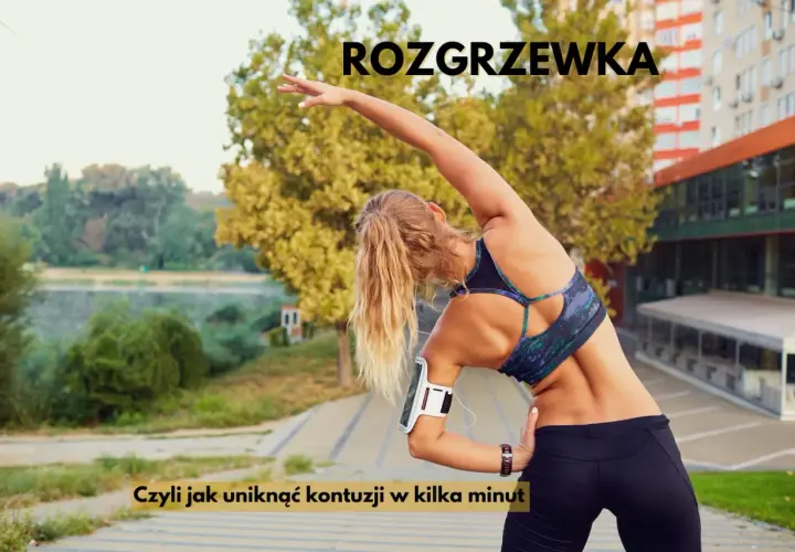 Kobieta w sportowym stroju wykonuje ćwiczenie rozciągające tułów na zewnątrz.