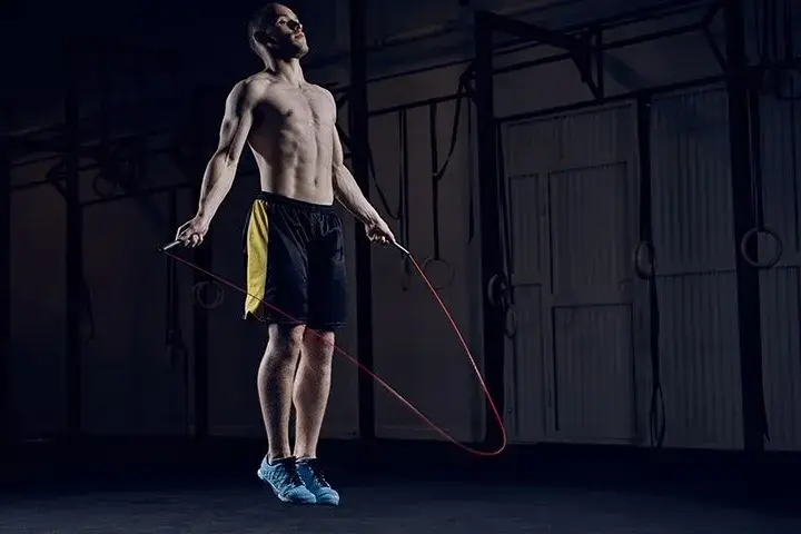 Jaka skakanka do CrossFit? Wybierz idealną i bij rekordy!