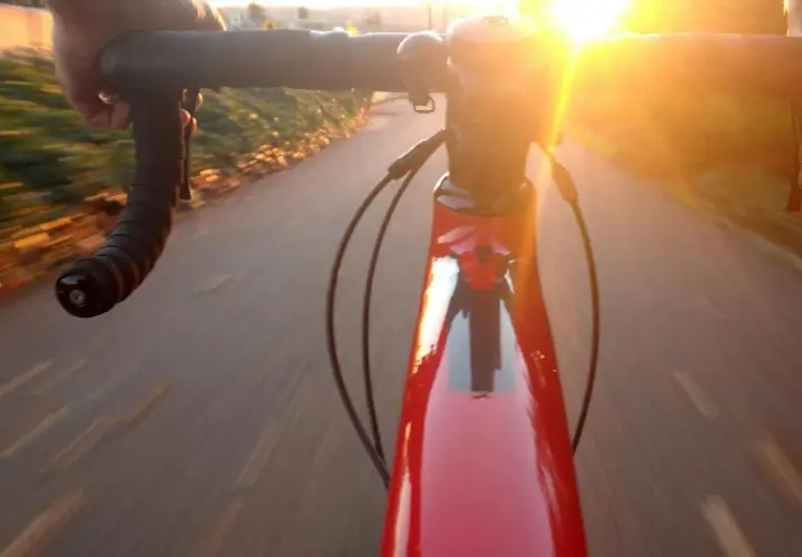 Trasy rowerowe Łeba: Odkryj TOP 5 szlaków na każdą kondycję!