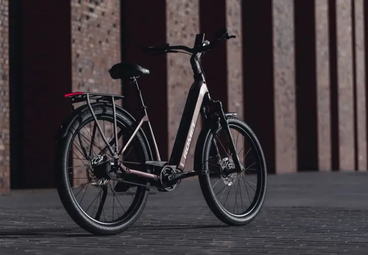 Elegancki rower elektryczny ROMET, idealny wybór, jeśli szukasz jaki rower elektryczny do 5000. Stylowy design i praktyczne rozwiązania.