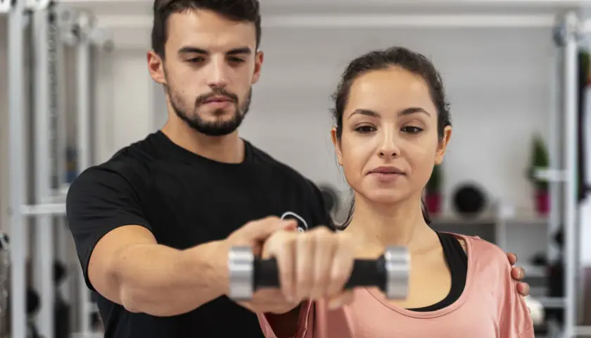 CrossFit: Co to jest? Przewodnik dla początkujących i obalamy mity