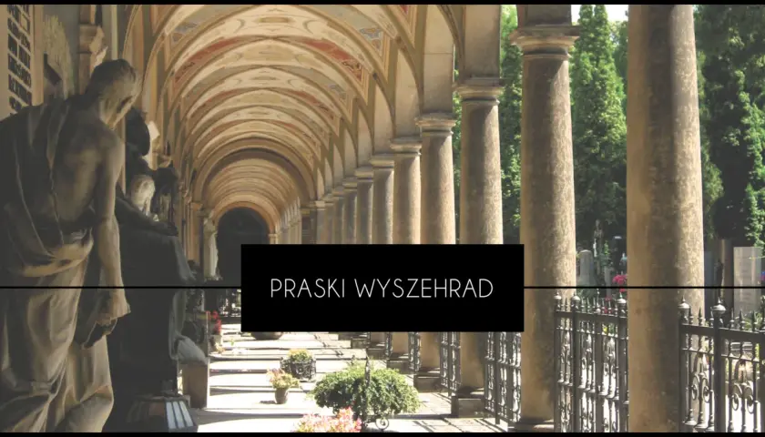 Kamienne rzeźby i kolumnada na cmentarzu Wyszehrad w Pradze.