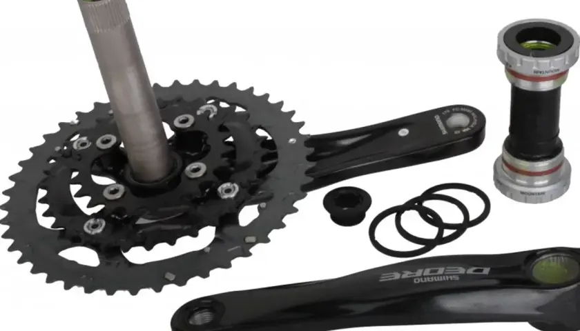 Zestaw rowerowy: korba Shimano Deore, suport i akcesoria.