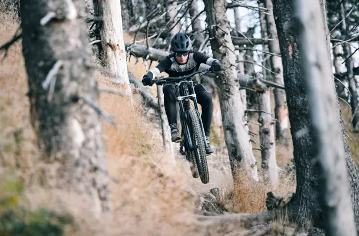 Trasy zjazdowe rowerowe w Polsce: Gdzie poczuć flow i adrenalinę?
