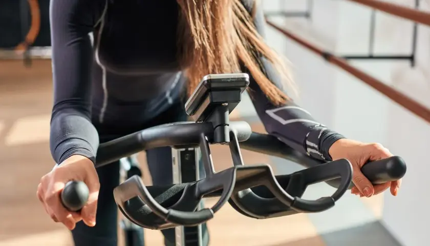 Rower stacjonarny: Jak ćwiczyć dla efektów i odchudzania?