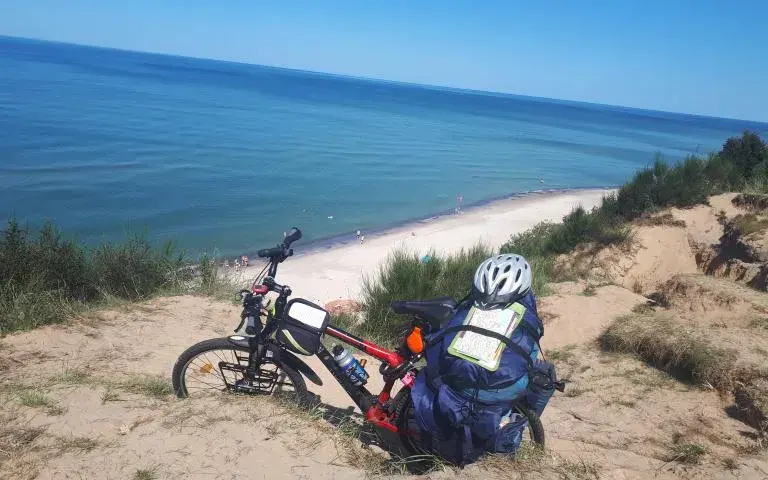 Szlak Zwiniętych Torów: Ustka-Rowy rowerem? Kompletny przewodnik!