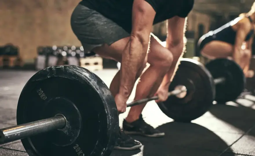 Trening siłowy: ile kcal spala i jak podkręcić metabolizm?