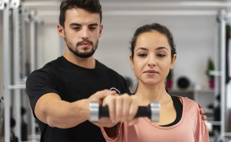 CrossFit: Co to jest? Przewodnik dla początkujących i obalamy mity