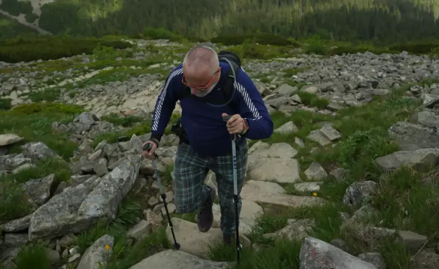 Kijki trekkingowe w górach - technika, długość i najczęstsze błędy