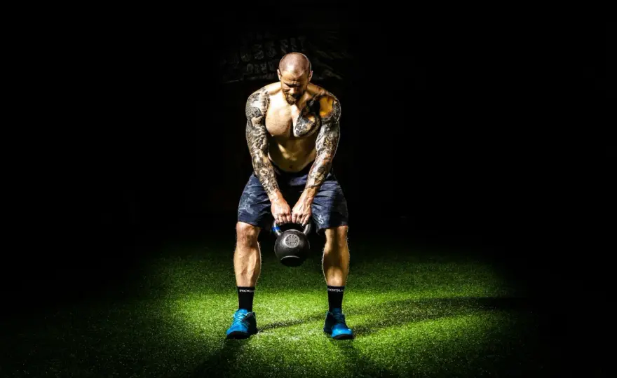 Czy CrossFit jest dla Ciebie zdrowy? Zbilansowana analiza i porady.