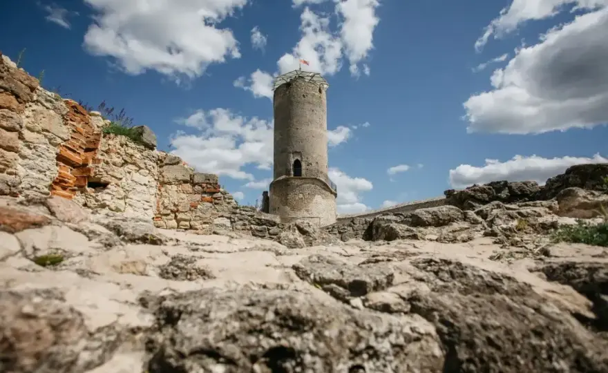 Zamek w Iłży - Ruiny, historia i co warto wiedzieć przed wizytą