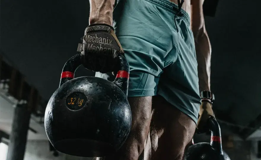 HYROX vs CrossFit - Jak trenować, żeby nie spalić się na starcie?