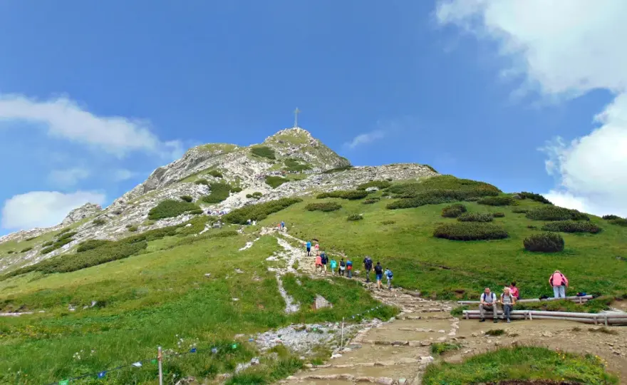 Ile się wchodzi na Giewont? Czas, trasy i trudność