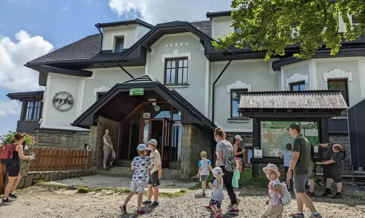 Magurka Wilkowicka - skąd wejść i co czeka na górze