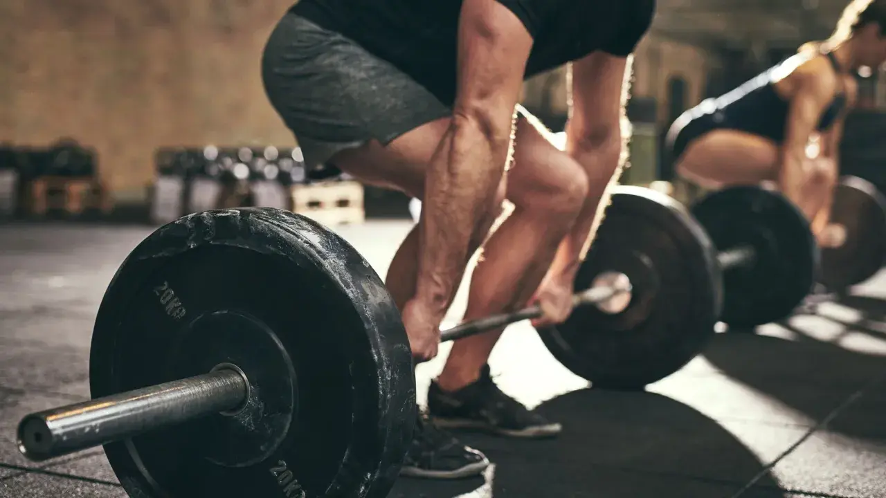 Trening siłowy: ile kcal spala i jak podkręcić metabolizm?