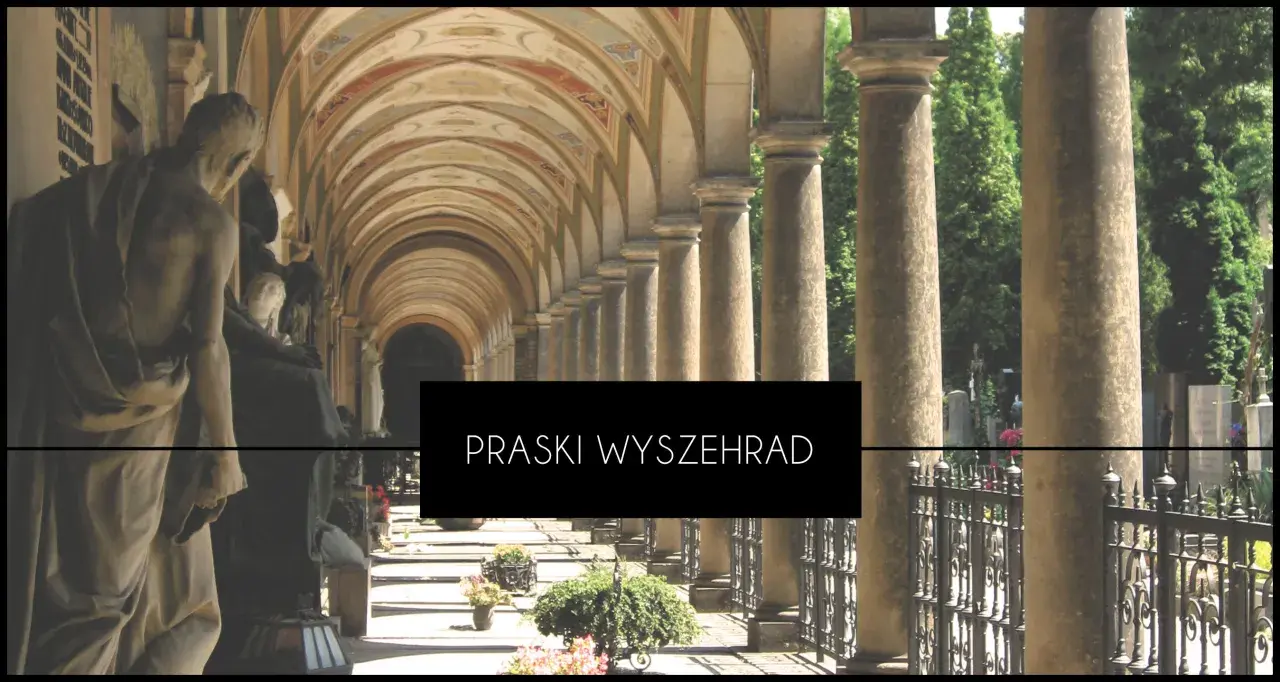Kamienne rzeźby i kolumnada na cmentarzu Wyszehrad w Pradze.